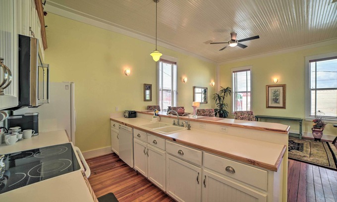 De Funiak Springs Apartment | Charming DeFuniak Apartment in Historic Dtwn!
