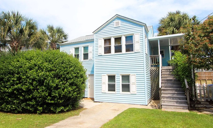 Isle of Palms Condo | Charming, dog-friendly beach house downstairs