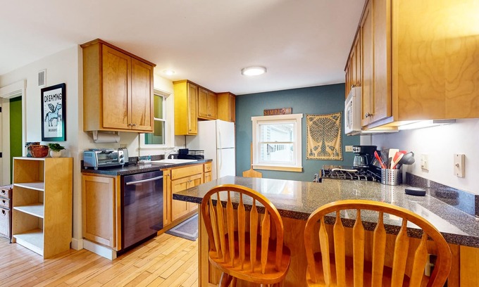 Montpelier House | Charming dog-friendly house w/pellet stove, yard, wifi, patio, w/d, central air