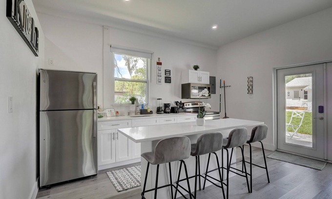 Bonita Springs Apartment | Charming Downtown Retreat with Courtyard