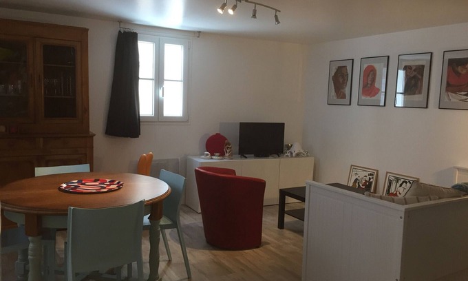 Le Palais Apartment | Charming Duplex in Quiet Area – Central Location Near Shops and Pier