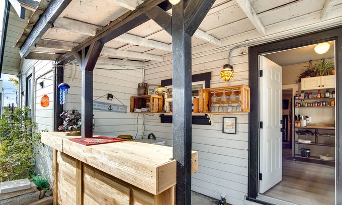 Ellensburg Cottage | Charming Ellensburg Cottage w/Private Outdoor Bar