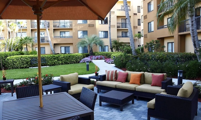 Boca Raton Hotel | Charming Escape: Heated Pool, Pet-Friendly Amenities, & Free Parking - 2 Units