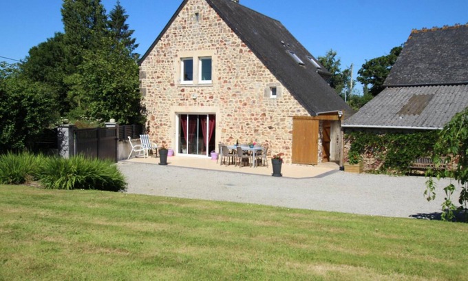 Biniville Cottage | Charming Farmhouse in Cotentin, Private Garden, WiFi, Family & Pet-Friendly, Play Area