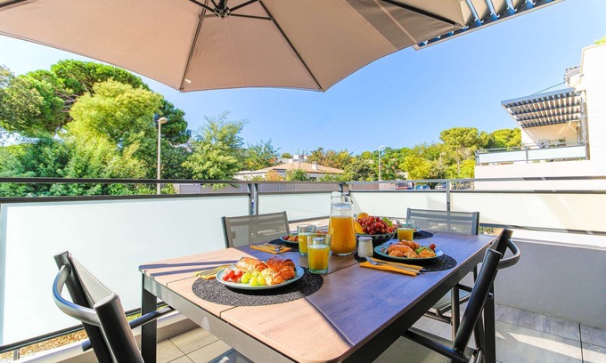 La Faviere Apartment | Charming flat with Private Garage and Pool