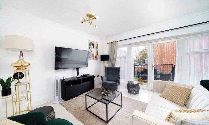 Whittington House | Charming Flat in Wilkes Close