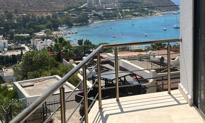 Akyarlar Apartment | Charming Flat with Sea View near Beach in Akyarlar