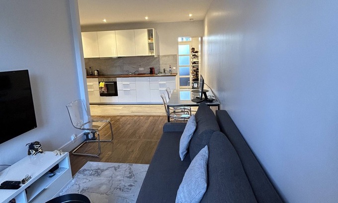 Saint-Germain-en-Laye Apartment | Charming 1BR Oasis:Metro & City Center Minute Away