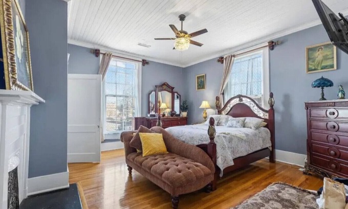 Anderson House | Charming Getaway | Queen Bed, Yard & Free Parking
