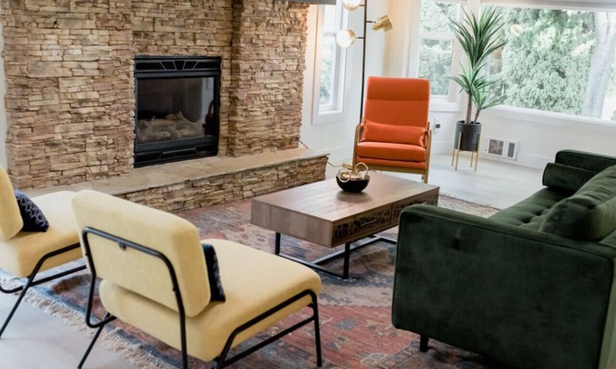 South Pandosy House | Charming Gyro Beach Getaway: Hot Tub & Parking