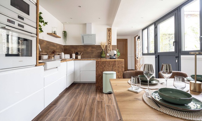 Les Puces de Saint-Ouen House | Charming house with jacuzzi