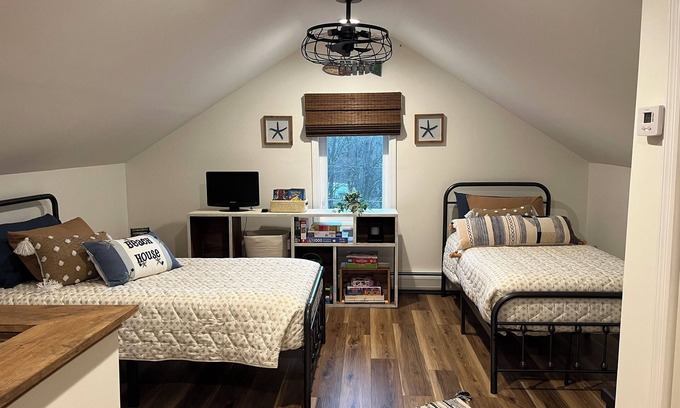 Lake Luzerne-Hadley House | Charming Hillside Cottage in Beautiful Lake Luzerne