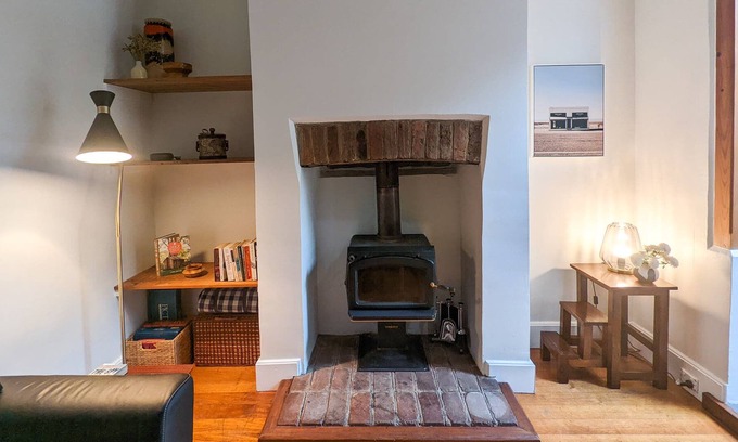 Hobart Central Business District Cottage | Charming historic cottage at South Hobart
