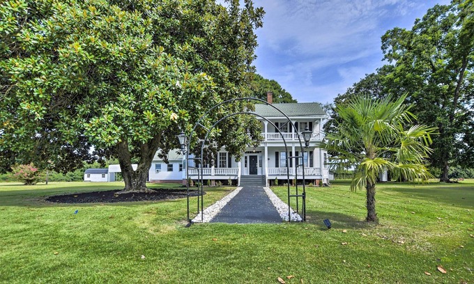 Sellers House | Charming, Historic Home Minutes from Myrtle Beach- Sleeps 16