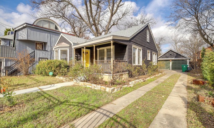 Neartown House | Charming Historic Houston Home w/Yard!