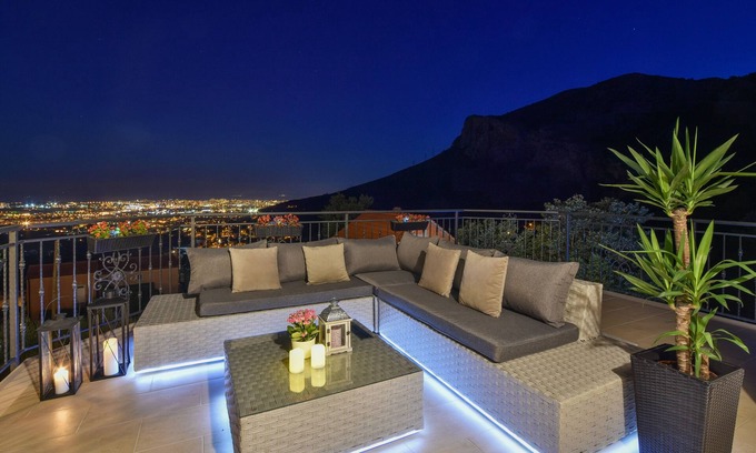 Klis Villa | Charming Holiday House with pool
