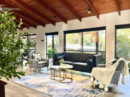 Sunnybank House | Charming Home in Sunnybank close to plaza with Pool