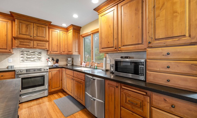 Penngrove House | Charming home with amazing view, deck, & wood-burning fireplace