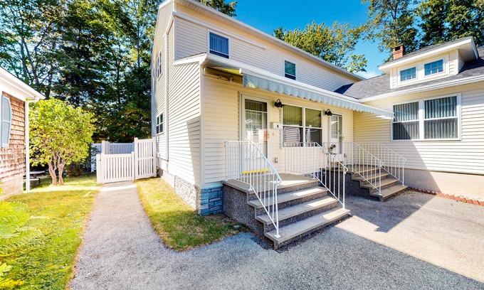 Bar Harbor Apartment | Charming home with unbeatable downtown location, AC, and private washer/dryer