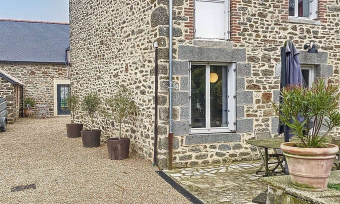 La Ville-es-Nonais House | Charming house located between land and sea