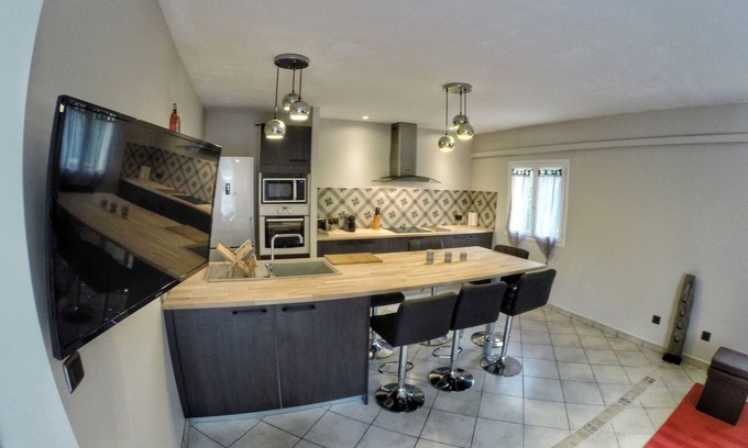 Rochefort-du-Gard House | Charming house surrounded by vineyards