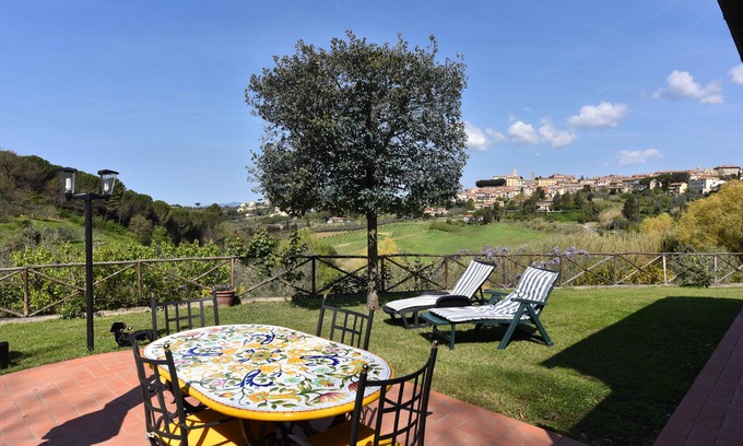 Montescudaio House | charming house for 4 persons with wifi, dishwasher and washing maschine