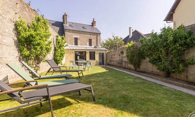 Gatteville-le-Phare Cottage | Charming house in Barfleur with garden and WIFI included