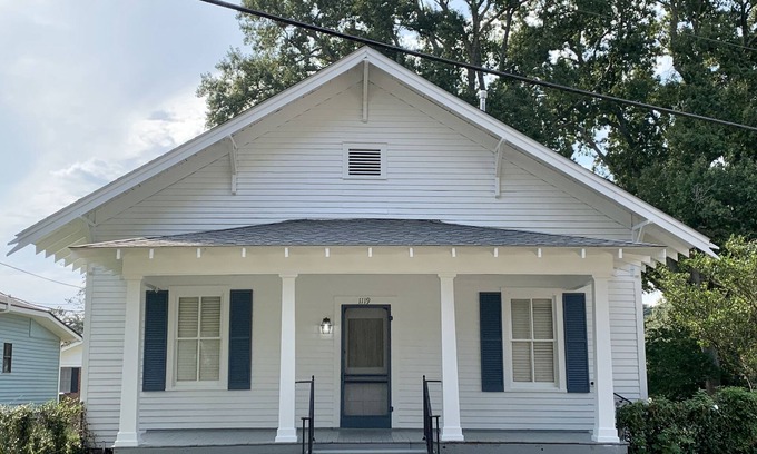 Scott House | Charming House in Downtown Scott
