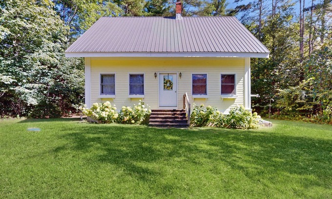 Grafton House | Charming house w/peaceful yard, close to village & recreation, kitchen, w/d