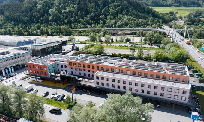 Hall In Tirol House | Charming Hwest Hotel Hall with WiFi and AC in wonderful Hall in Tirol