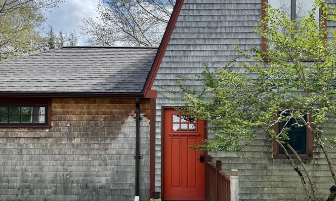 Blue Hill Apartment | Charming in-town apartment in scenic Blue Hill village near Acadia National Park