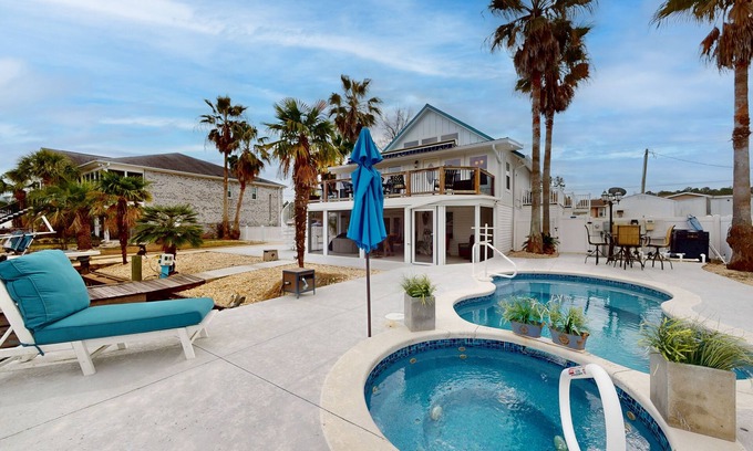 Socastee House | Charming Intra-Coastal Waterway home w/private pool, hot tub spa combo