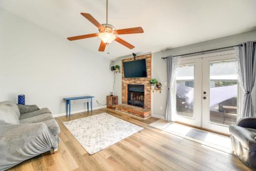 Piney Green House | Charming Jacksonville Abode with Patio!