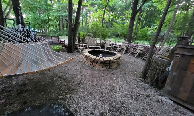 Bellmore Cabin | Charming lake cabin located next to Racoon State Park.