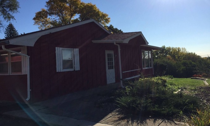 Yankton House | Charming Lake House within Walking Distance from Lake