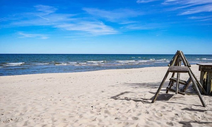Oscoda House | Charming Lake Huron Cottage Private Beach Access