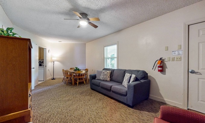Lake Junaluska Apartment | Charming Lake Junaluska Apartment with Pool, Tennis, Golf & Scenic Views