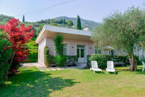 Gardone Riviera House | Charming Lake View Cottage