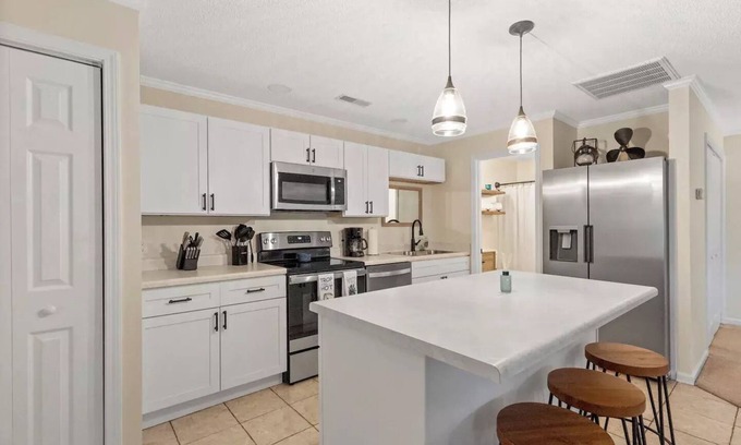 Piney Flats House | Charming Lakeside Cottagen