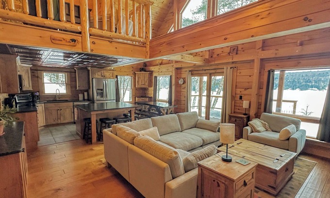 Eastern Vermont Cottage | Charming Lakewood Cottage on beautiful Woodbury Lake