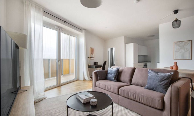 Erdberg Apartment | Charming Landstraße 2BR w/Gym, nr Erdberg, by Blueground