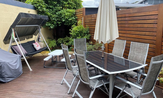 Invermay House | Charming little character home , 20 min walk to city centre, close to everything