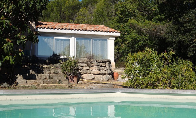 Cucuron Cottage | Charming little house with pool at the foot of the Luberon