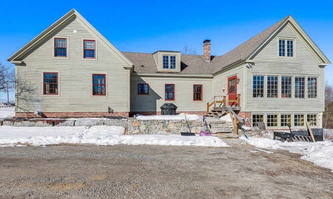 Center Lovell House | Charming Lovell Farmhouse - 17 Acres w/Mtn Views!
