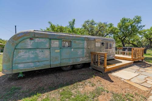 Spicewood House | Charming Luxurious Airstream Beautifully Design with Indoor Bath in Texas