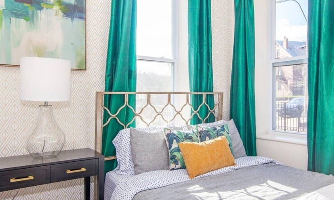 Highland Park House | Charming Luxury Duplex | near T