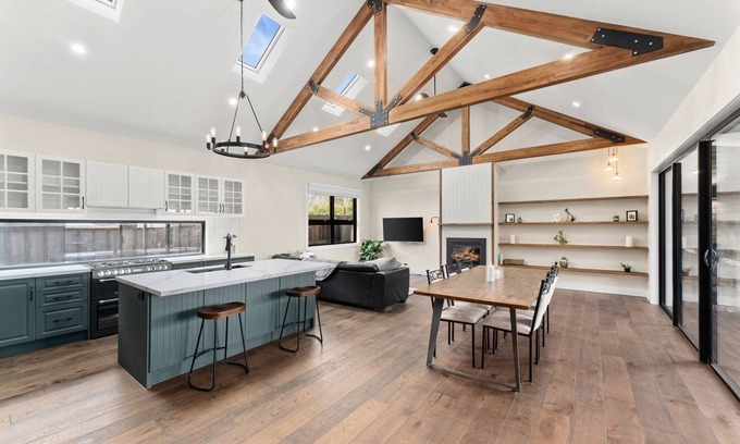 Redan House | Charming Luxury Oasis minutes from Central Ballarat