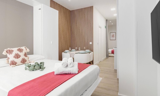 Tetuan Apartment | Charming Madrid Castilla III - Studio for 4 people