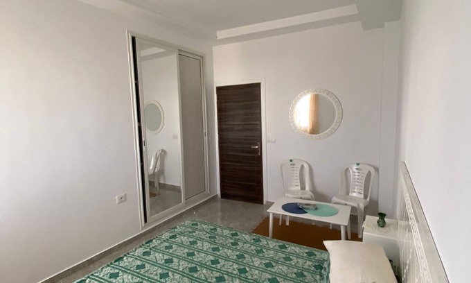 Nabeul Governorate House | Charming Maison S+2 en Front de Mer à Kélibia - Air-conditioned comfort