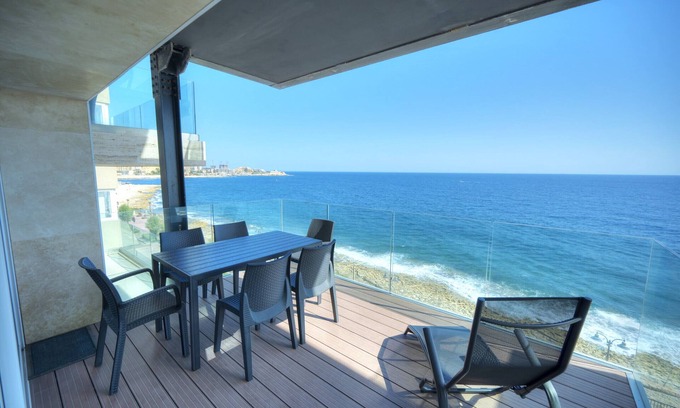 Il-Balluta Apartment | Charming, modern 3 bedroom seafront